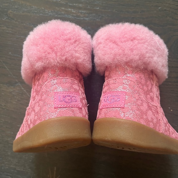 Toddler Pink size 4/5 UGG BOOTS - Picture 5 of 6
